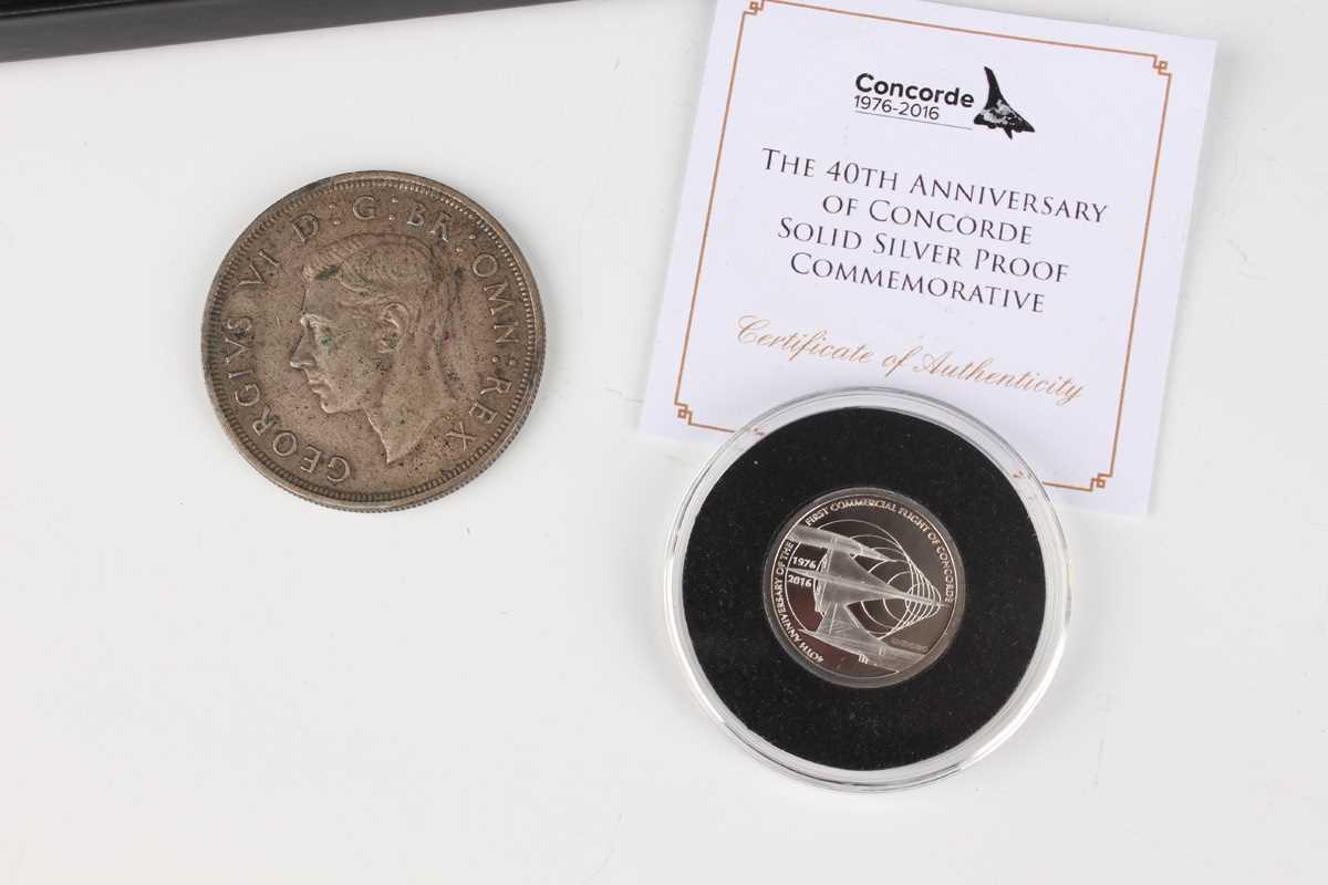 An Elizabeth II sovereign 2000, within a presentation box, and an empty presentation box for a - Image 7 of 7