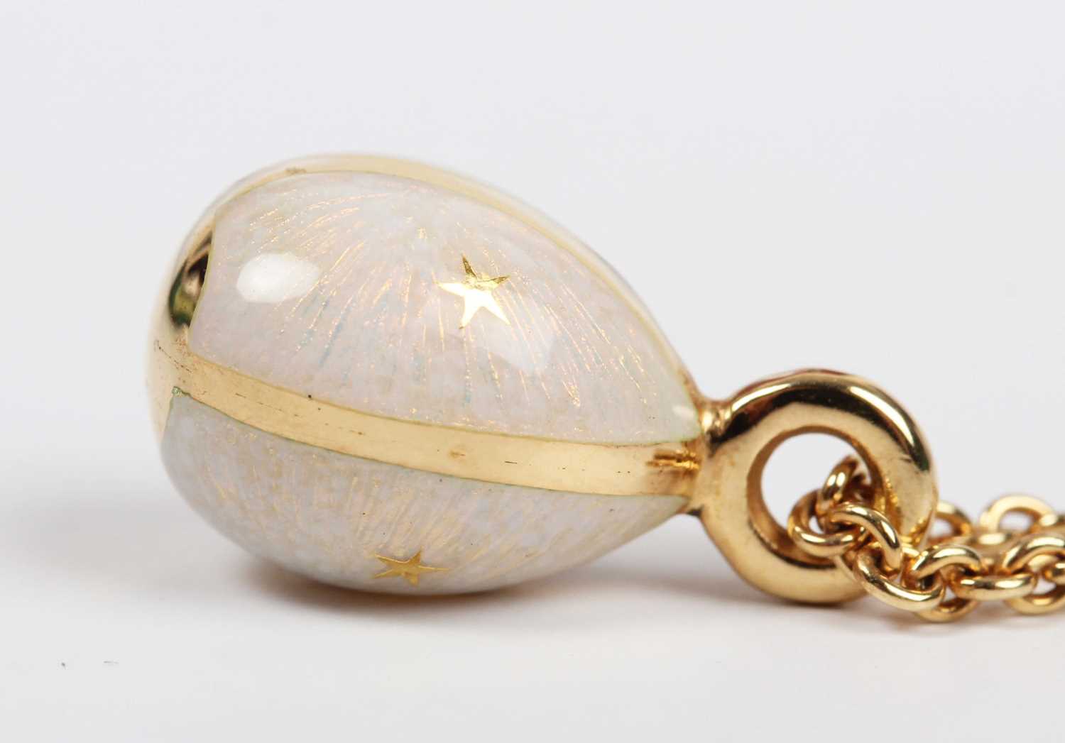 A modern Fabergé gold and semitranslucent pink enamelled egg pendant, decorated with gold stars, - Image 3 of 6