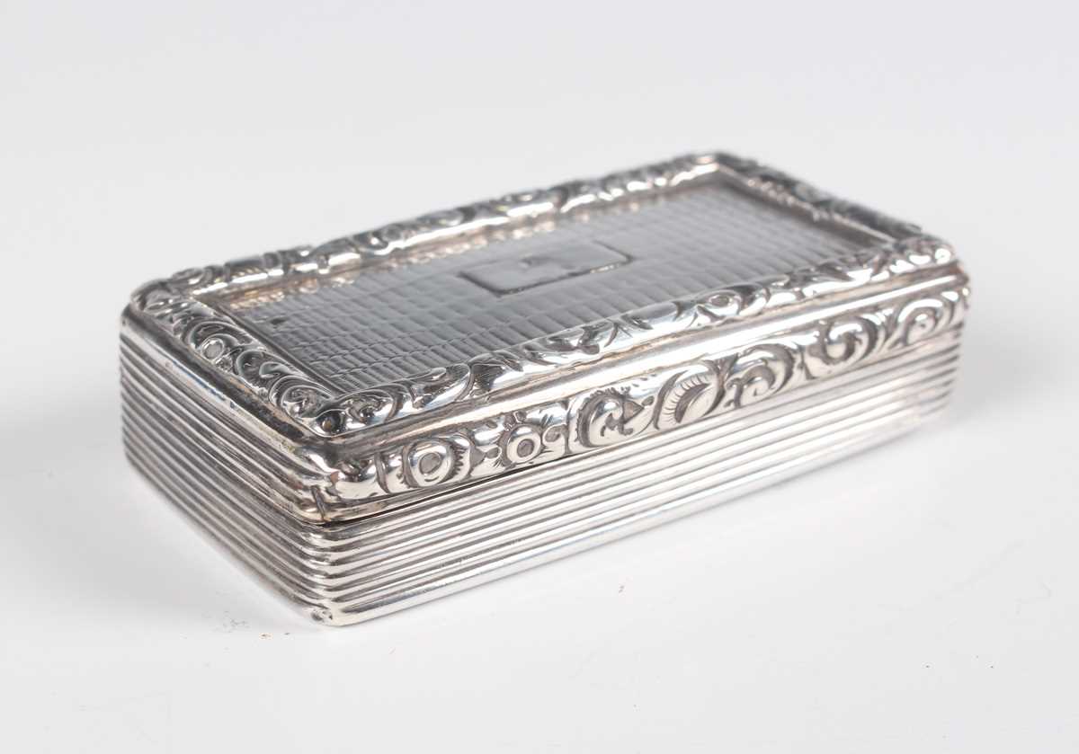 A George IV silver rectangular snuff box, the hinged lid with engine turned decoration within a