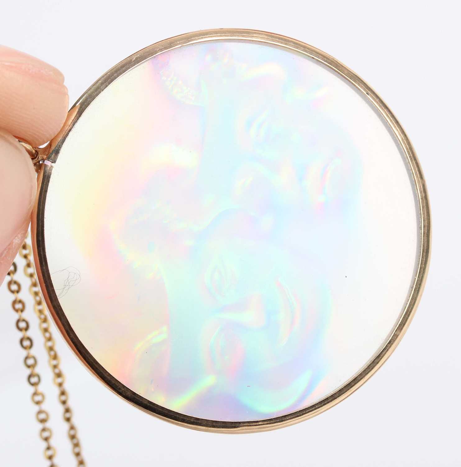 A small group of jewellery, including a gold mounted circular hologram pendant, detailed '9ct', - Image 3 of 4