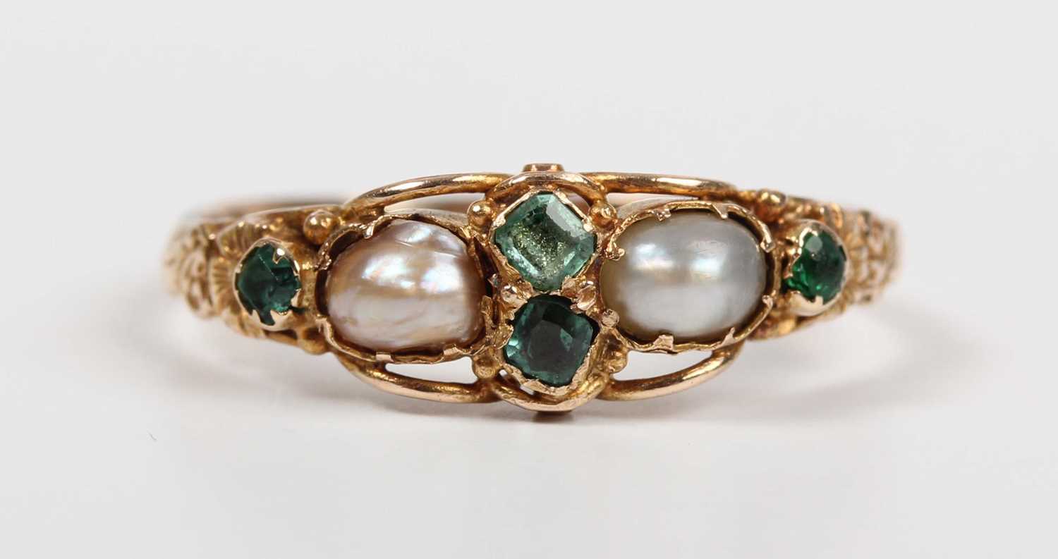 A gold, emerald, green gem and half-pearl ring, mounted with two half-pearls and four variously - Image 2 of 5