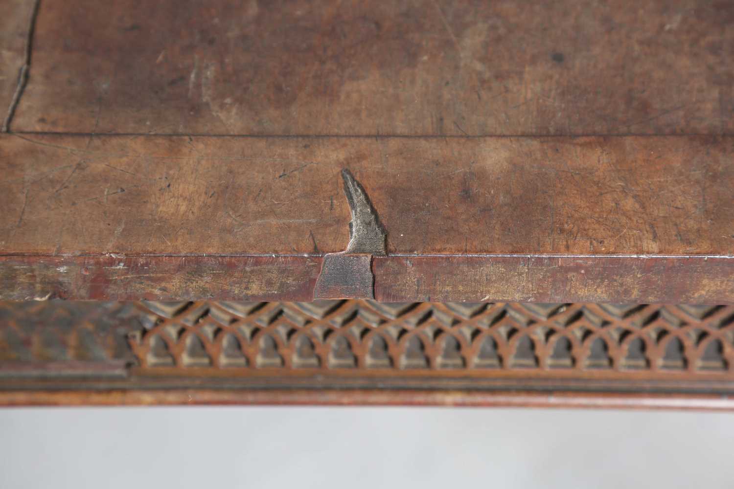 A George III mahogany serving table, the crossbanded top above a blind fretwork frieze, on channel - Image 7 of 10