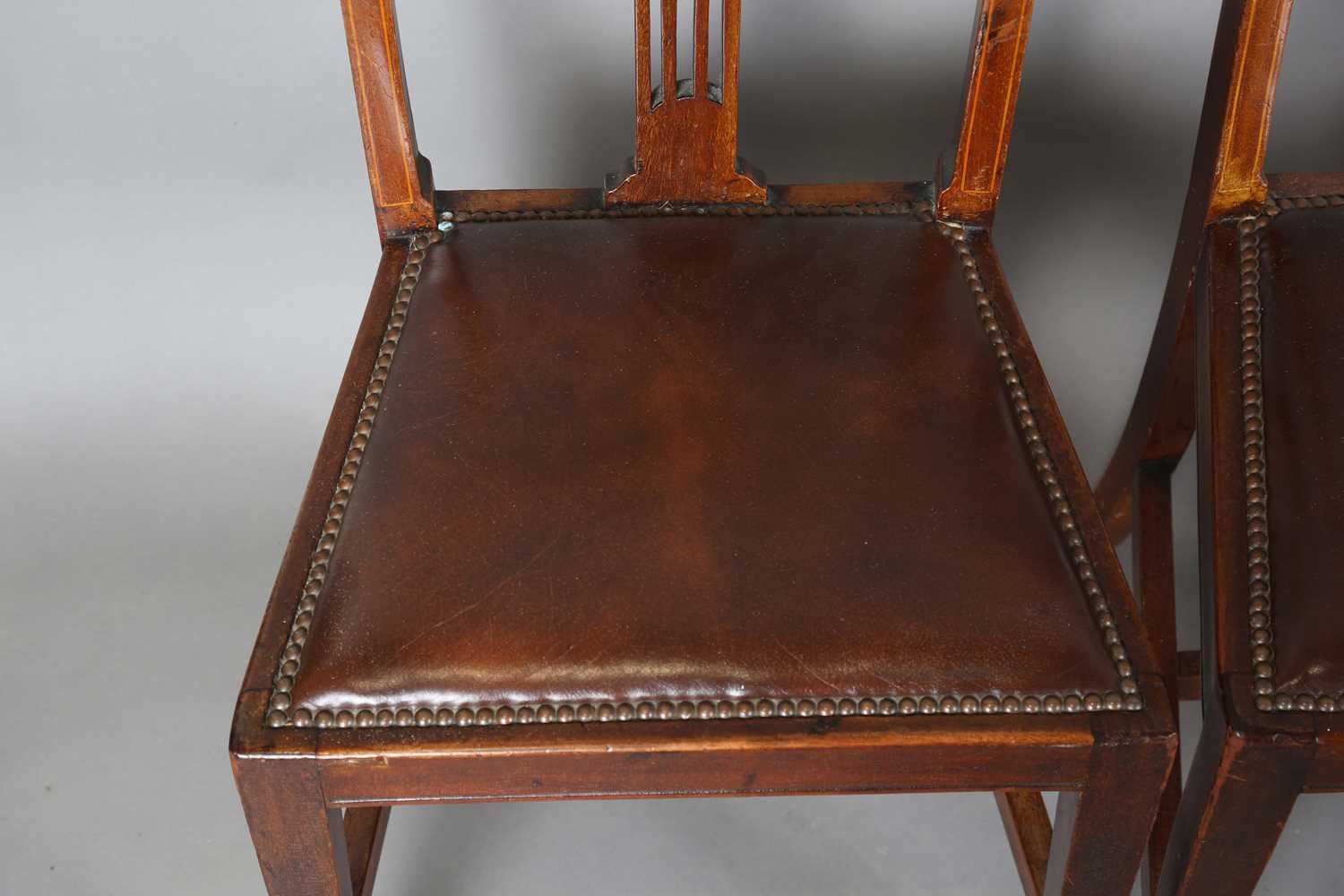 A set of eight Edwardian mahogany pierced splat back dining chairs, the backs inlaid with scallop - Image 21 of 32