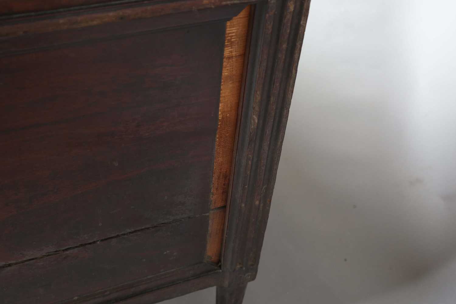 A late 18th century French Louis XVI period walnut three-drawer commode with a rouge marble top - Image 11 of 11