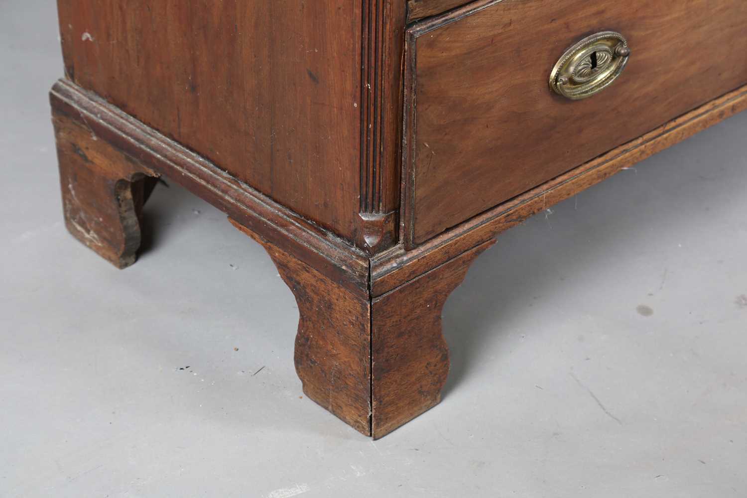 An early George III mahogany chest of oak-lined drawers, height 110cm, width 111cm, depth 51cm ( - Image 5 of 8