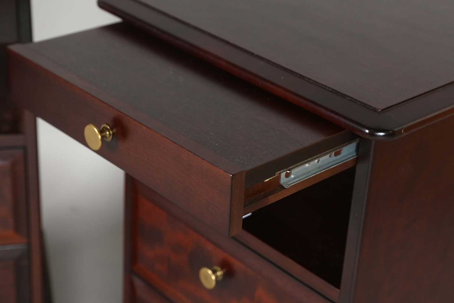 A pair of late 20th century Stag hardwood bedside chests, each with slide, open shelf and two - Bild 3 aus 7