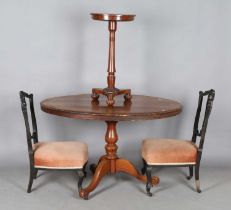 An early Victorian mahogany circular wine table, on a triform base, height 71cm, diameter 37cm,