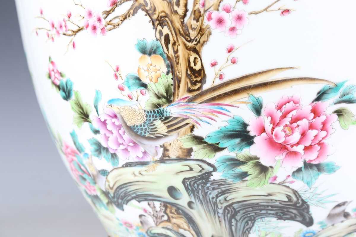 A large Chinese porcelain jardinière stand, painted with birds and flowers, height 44cm, diameter - Image 7 of 16