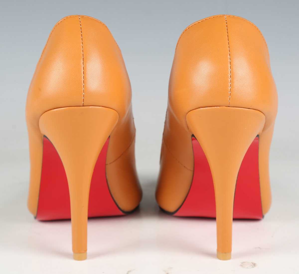 A pair of Christian Louboutin tan leather high-heeled lady's shoes, size 39. - Image 9 of 18