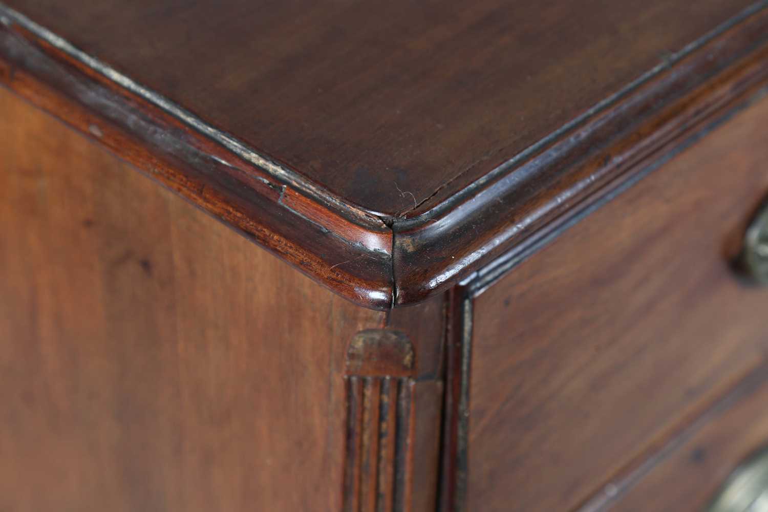 An early George III mahogany chest of oak-lined drawers, height 110cm, width 111cm, depth 51cm ( - Image 3 of 8