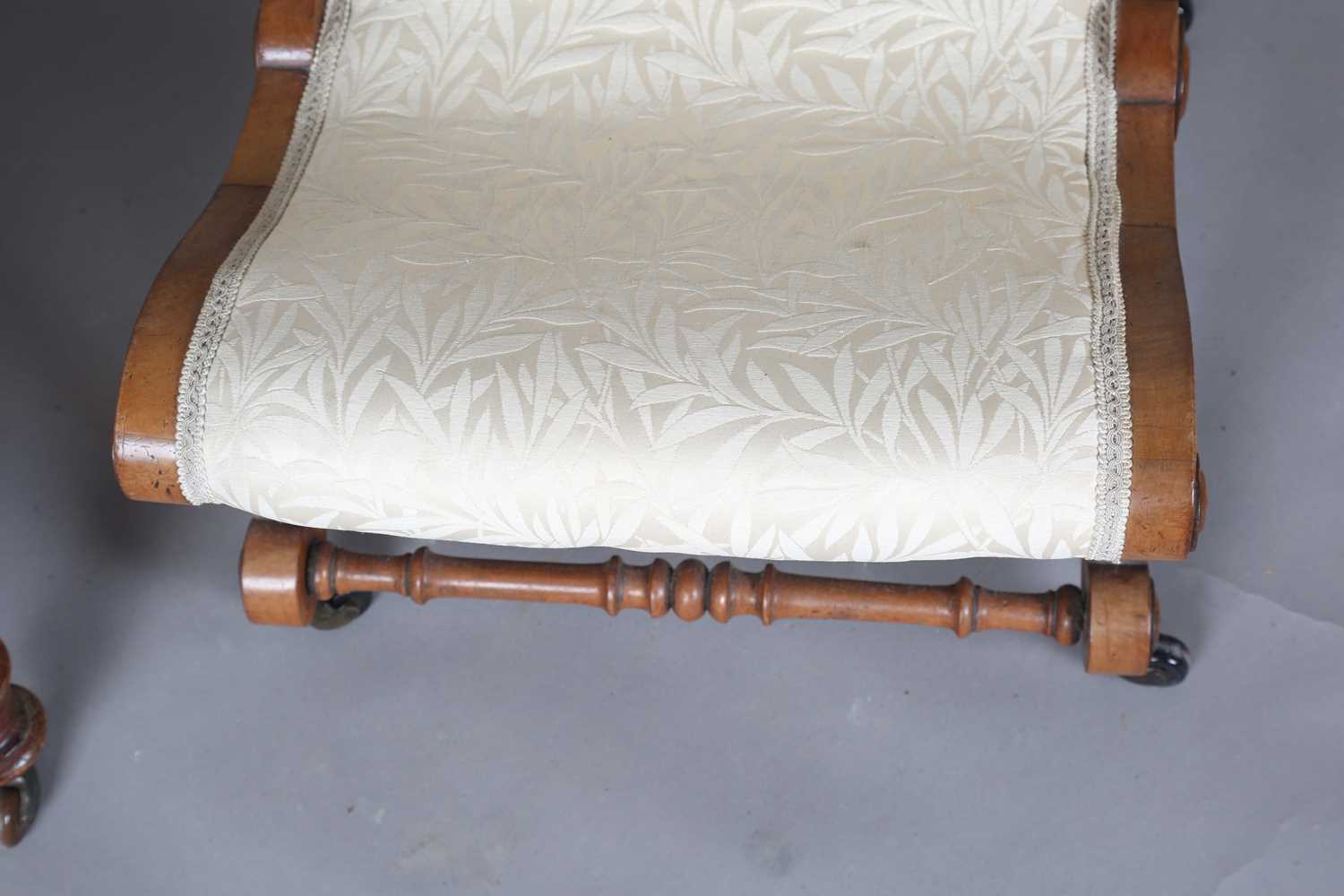 A Victorian walnut showframe balloon back salon chair, upholstered in cream damask, height 86cm, - Image 8 of 14