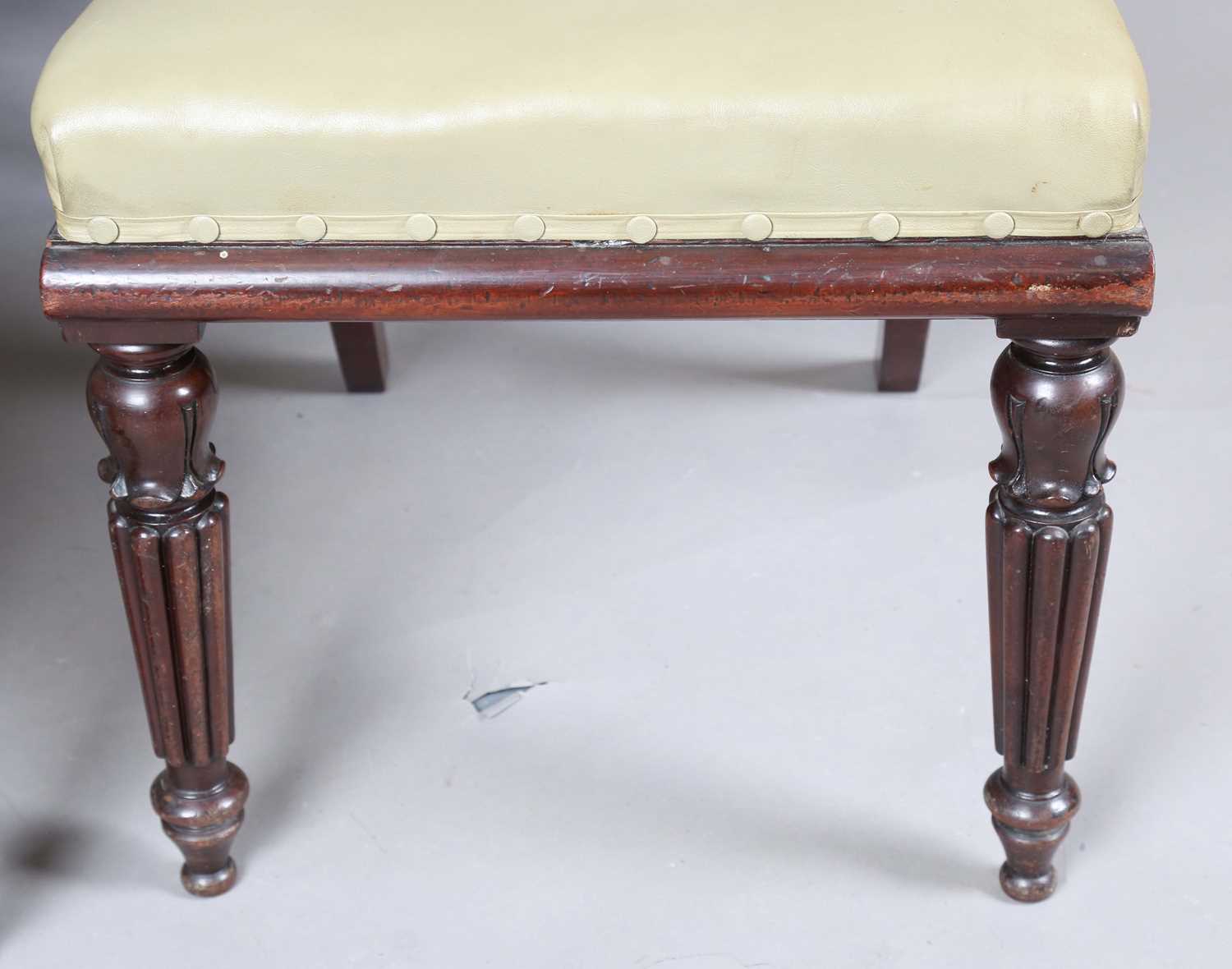 A set of six William IV mahogany bar back dining chairs with tulip cusp and reeded tapering legs, - Image 5 of 9