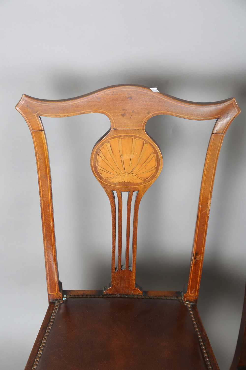 A set of eight Edwardian mahogany pierced splat back dining chairs, the backs inlaid with scallop - Image 20 of 32