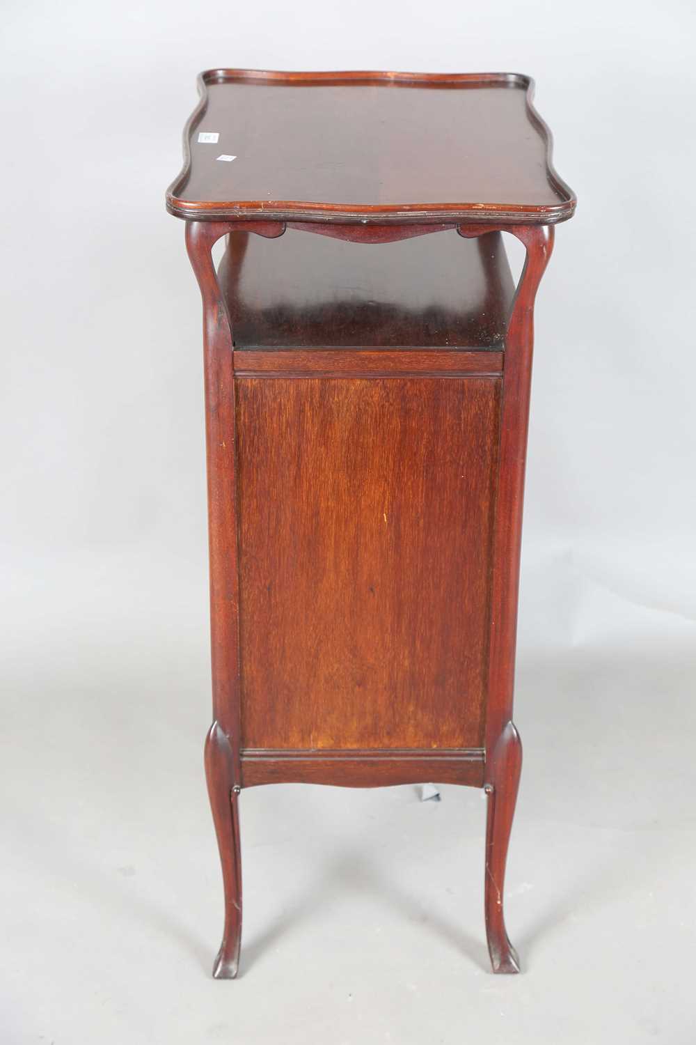 An Edwardian mahogany and satinwood crossbanded five-drawer music chest with a raised top and open - Image 9 of 9