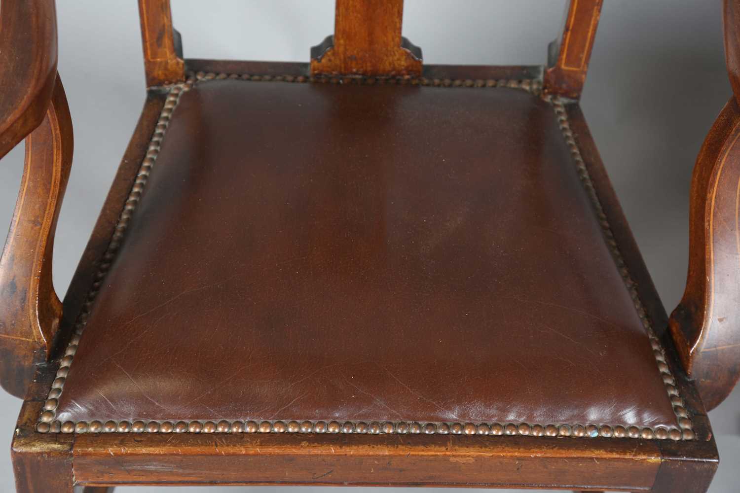 A set of eight Edwardian mahogany pierced splat back dining chairs, the backs inlaid with scallop - Image 4 of 32