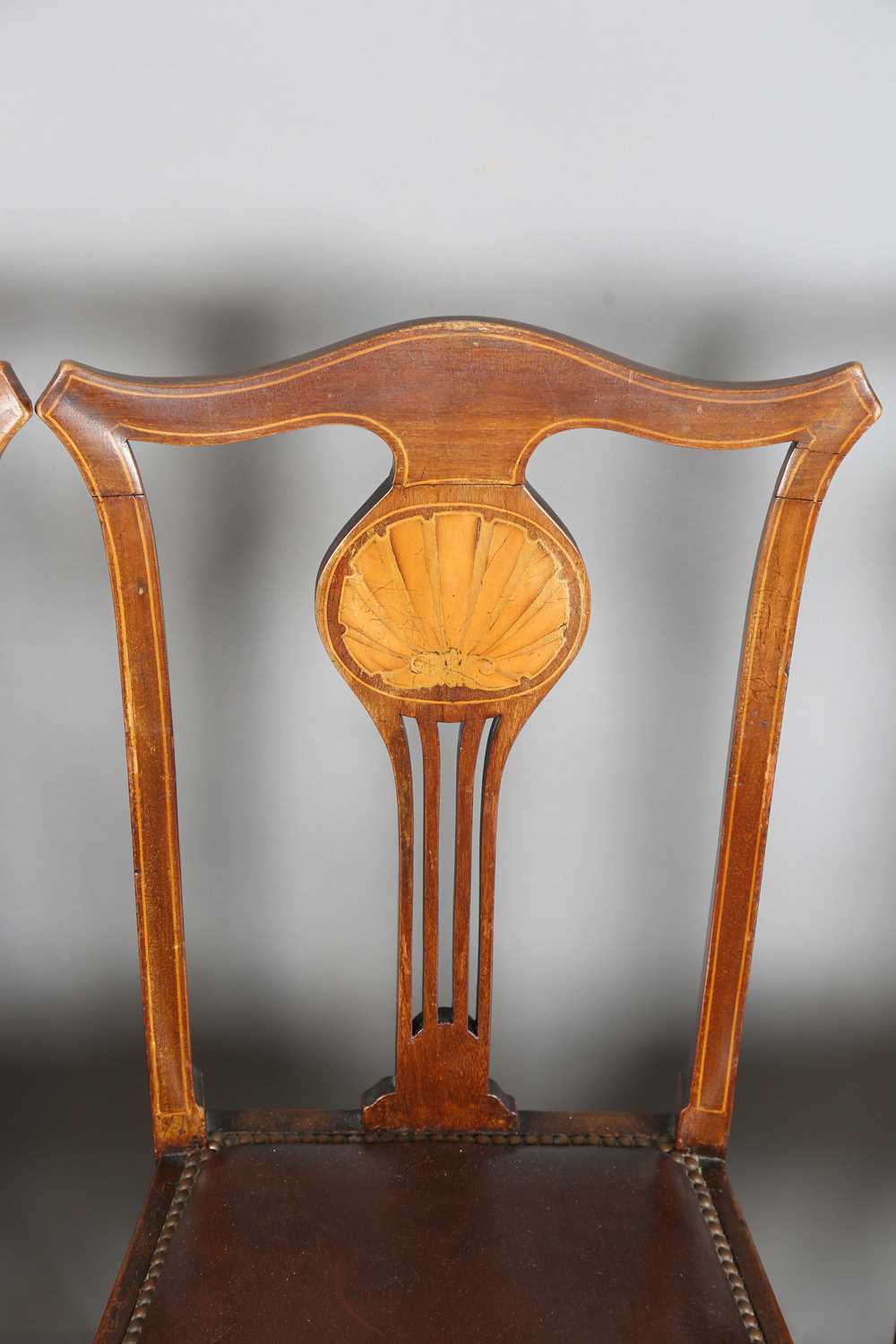 A set of eight Edwardian mahogany pierced splat back dining chairs, the backs inlaid with scallop - Image 16 of 32