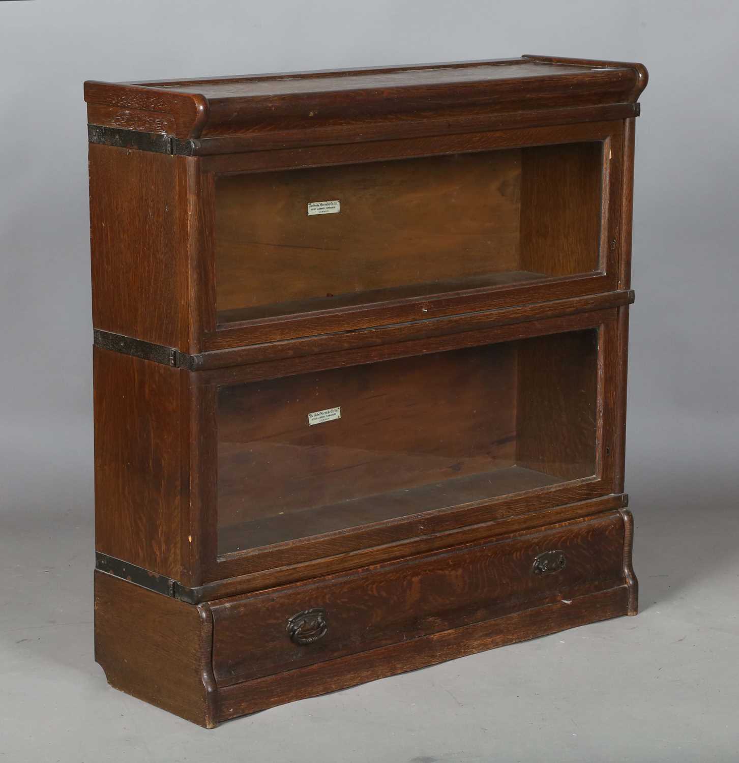 An early 20th century oak Globe Wernicke two-section bookcase, height 88cm, width 87cm, depth 27cm.