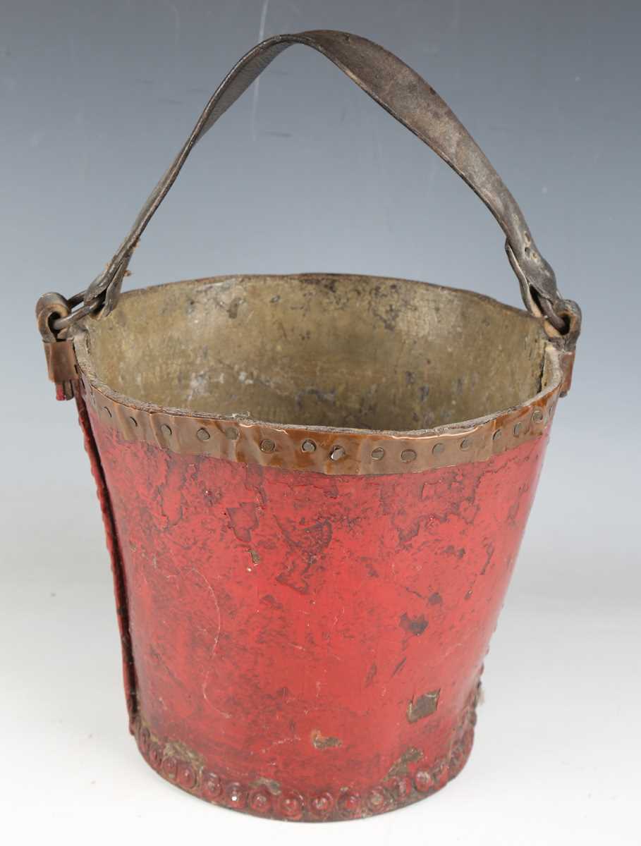 A late 18th/19th century painted leather fire bucket with strap handle and transfer printed royal - Image 5 of 8