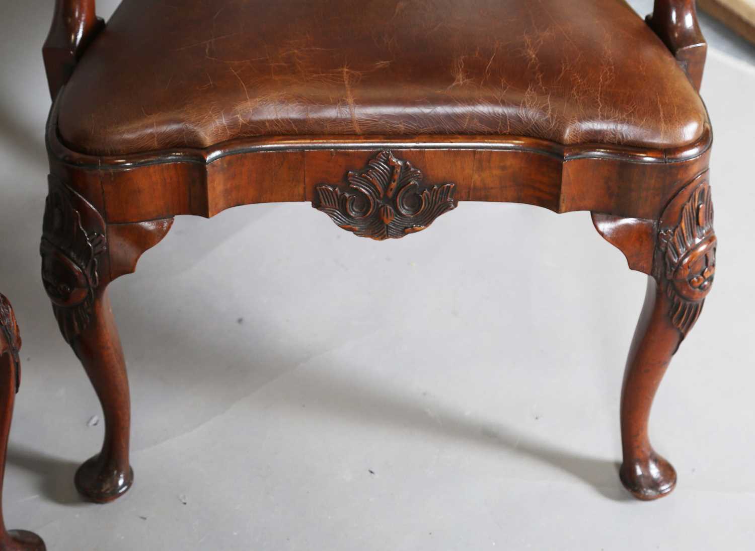 A pair of early 20th century Queen Anne style walnut vase back elbow chairs with brown leather - Image 13 of 19