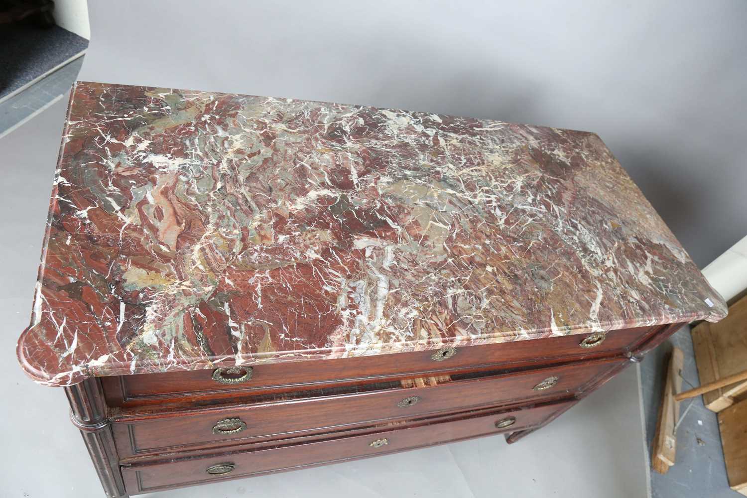 A late 18th century French Louis XVI period walnut three-drawer commode with a rouge marble top - Bild 2 aus 11