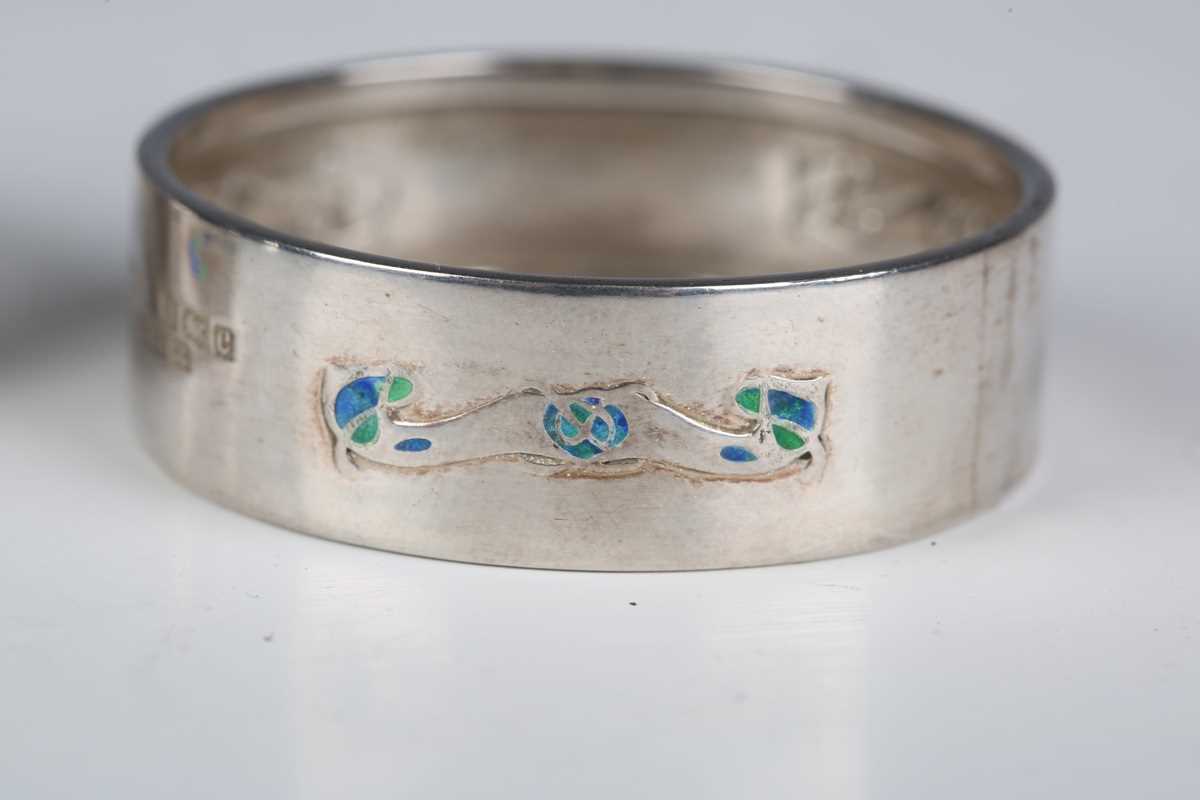 A pair of Liberty & Co 'Cymric' silver and enamelled napkin rings, Birmingham 1902, diameter 4. - Image 7 of 18