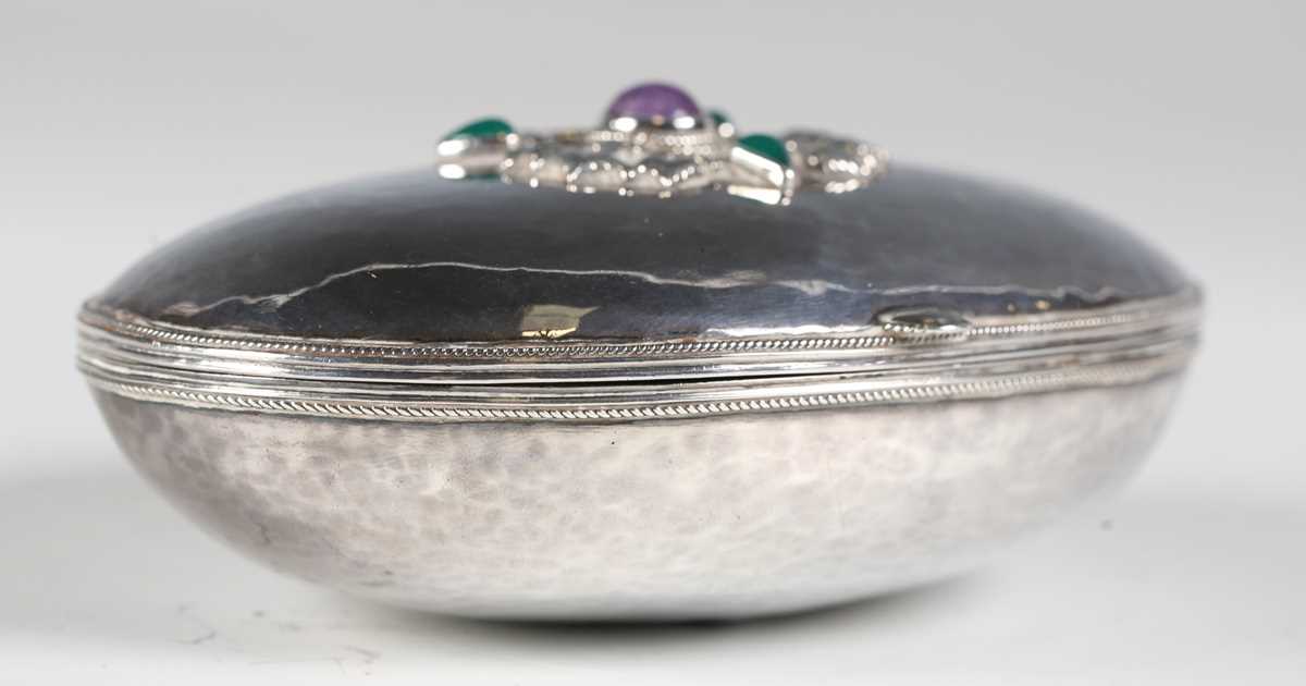 An early 20th century Arts and Crafts silver oval box by the Artificers' Guild, London 1911, the - Image 3 of 9