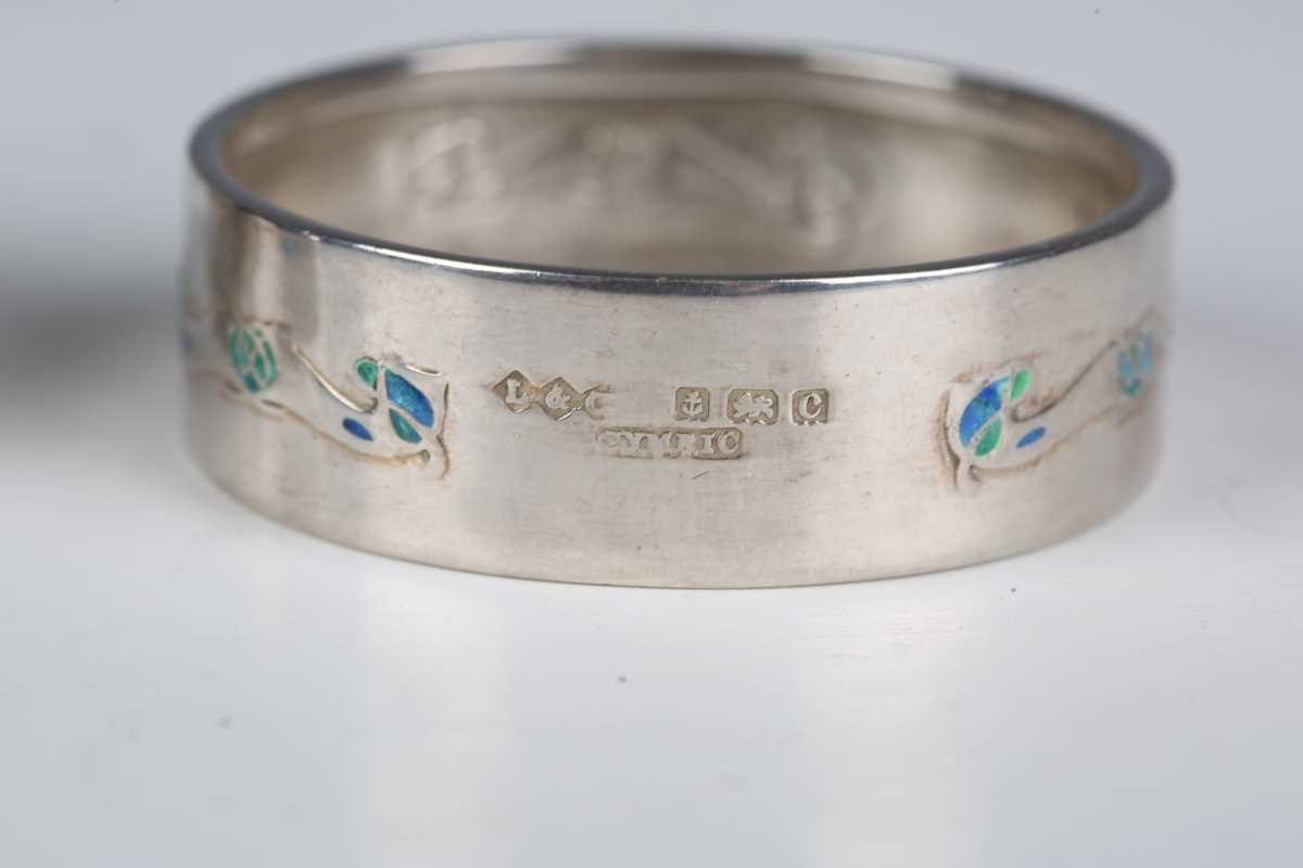 A pair of Liberty & Co 'Cymric' silver and enamelled napkin rings, Birmingham 1902, diameter 4. - Image 6 of 18