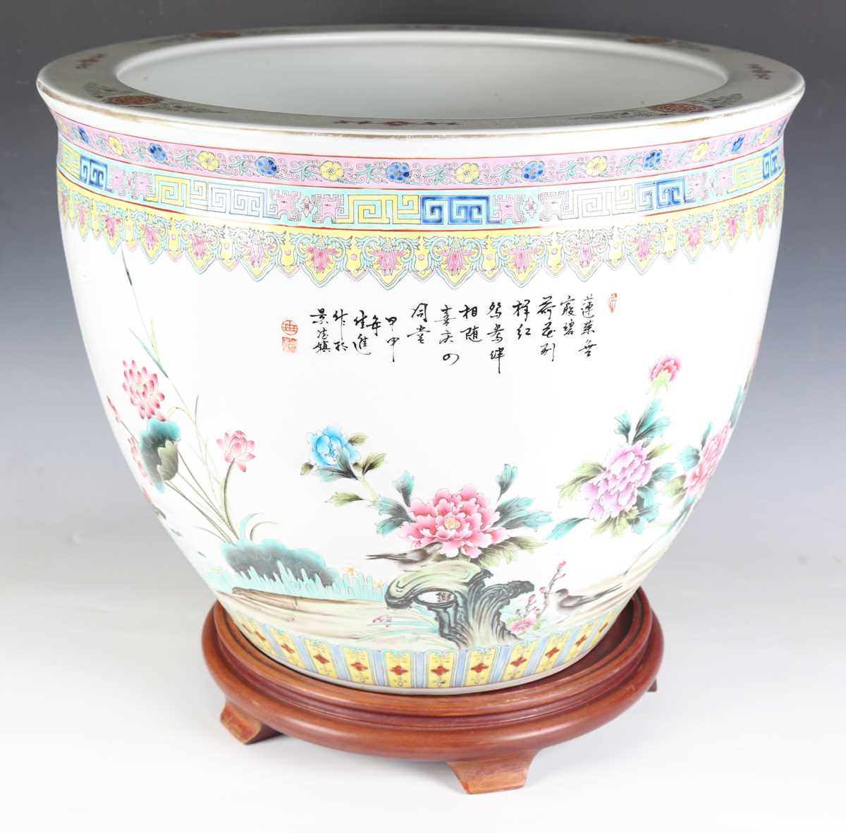 A large Chinese porcelain jardinière stand, painted with birds and flowers, height 44cm, diameter - Image 13 of 16