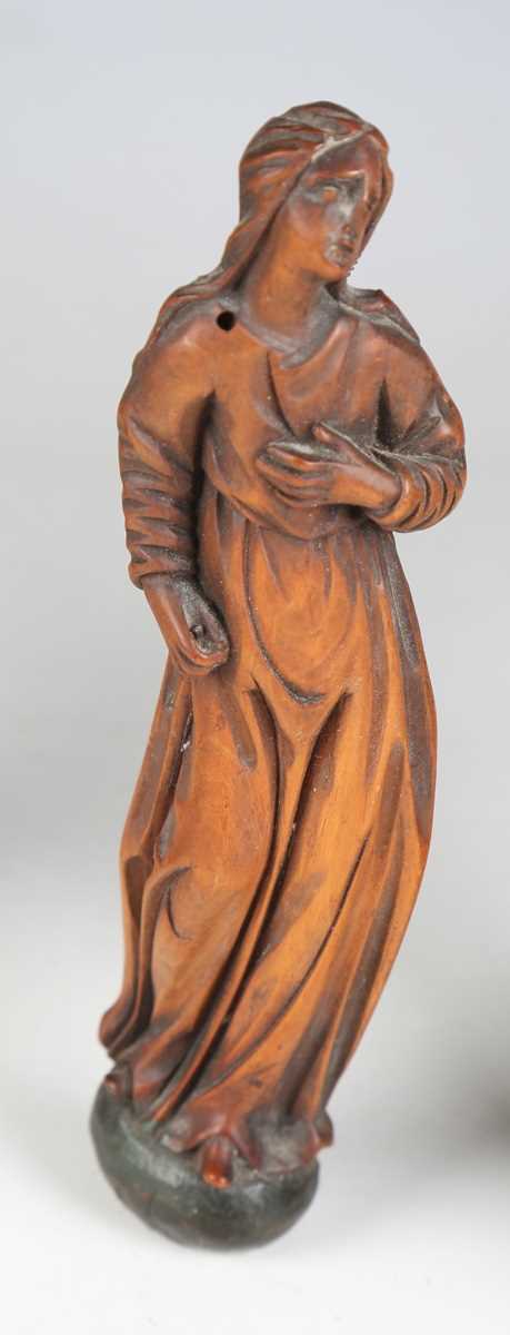 A Continental carved wooden figure of a saint, 16th/17th century, modelled holding a staff, length - Bild 8 aus 15