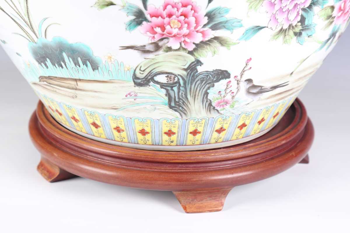 A large Chinese porcelain jardinière stand, painted with birds and flowers, height 44cm, diameter - Image 15 of 16