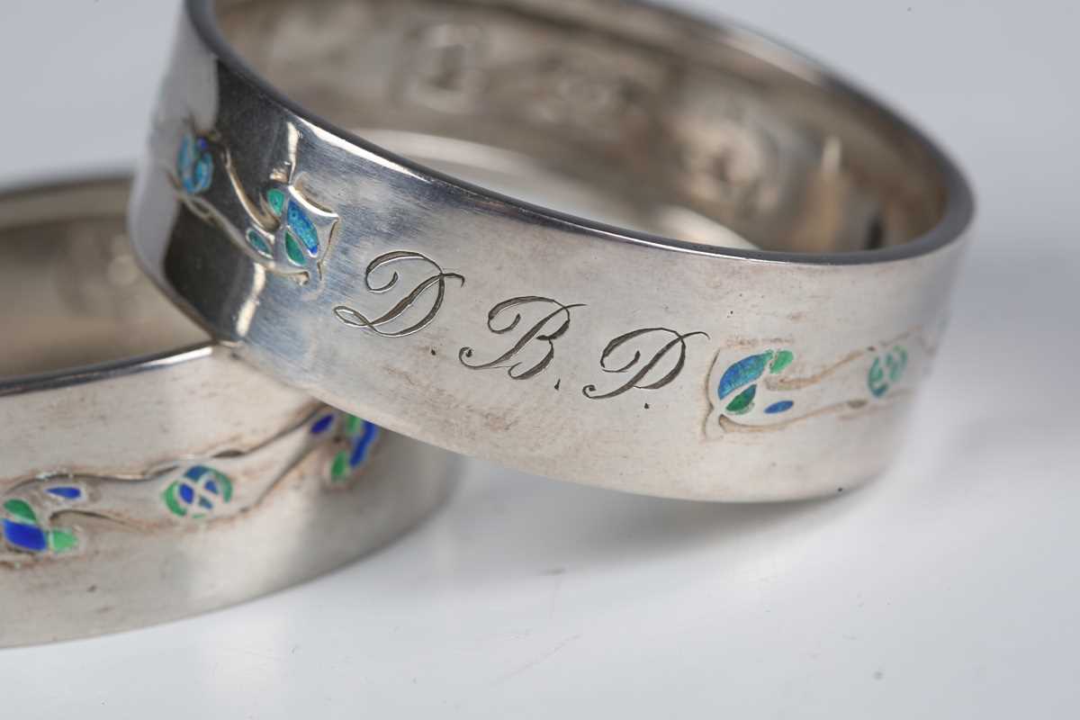 A pair of Liberty & Co 'Cymric' silver and enamelled napkin rings, Birmingham 1902, diameter 4. - Image 4 of 18