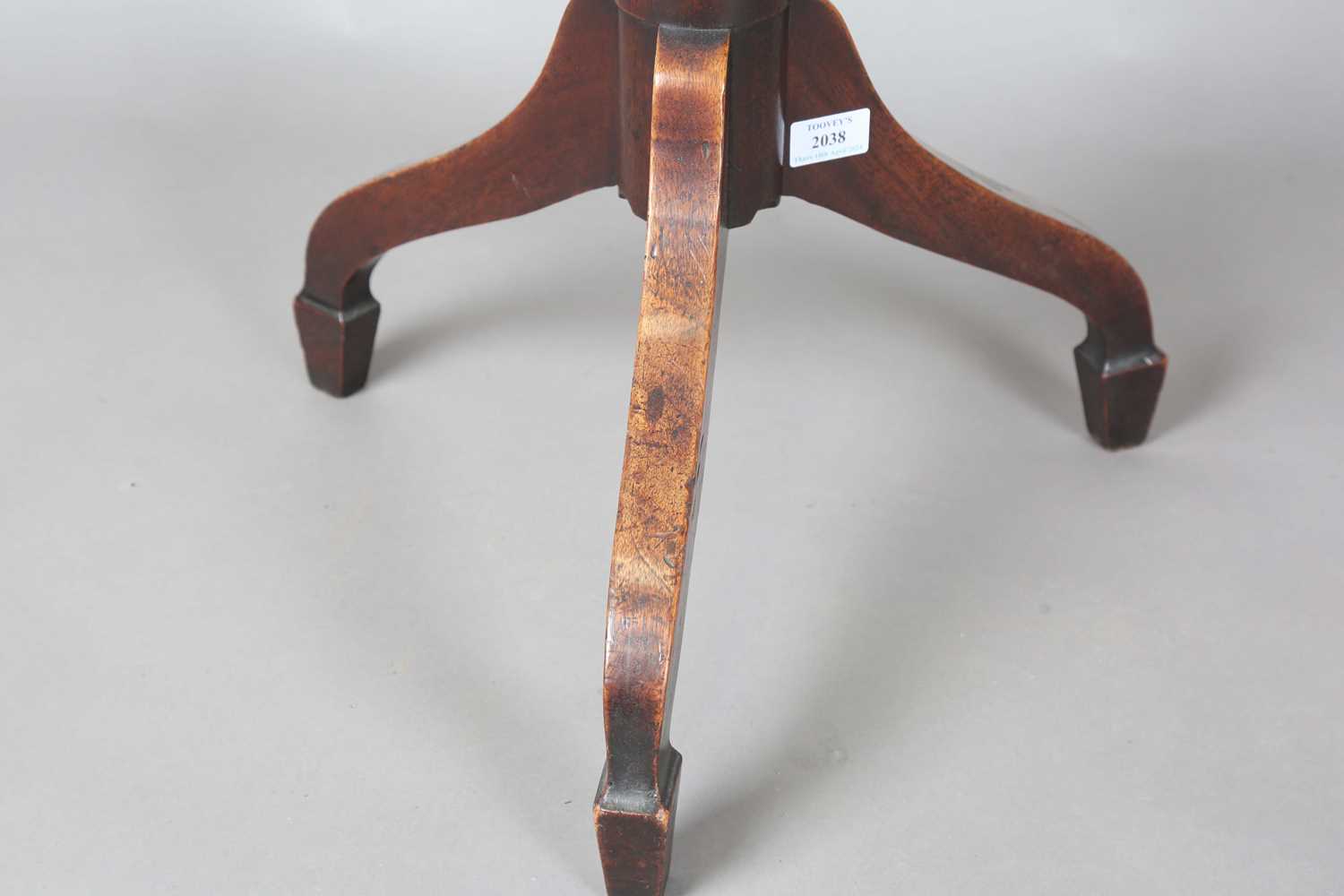 A George III mahogany circular tip-top wine table, raised on tripod legs, height 73cm, diameter - Image 5 of 10