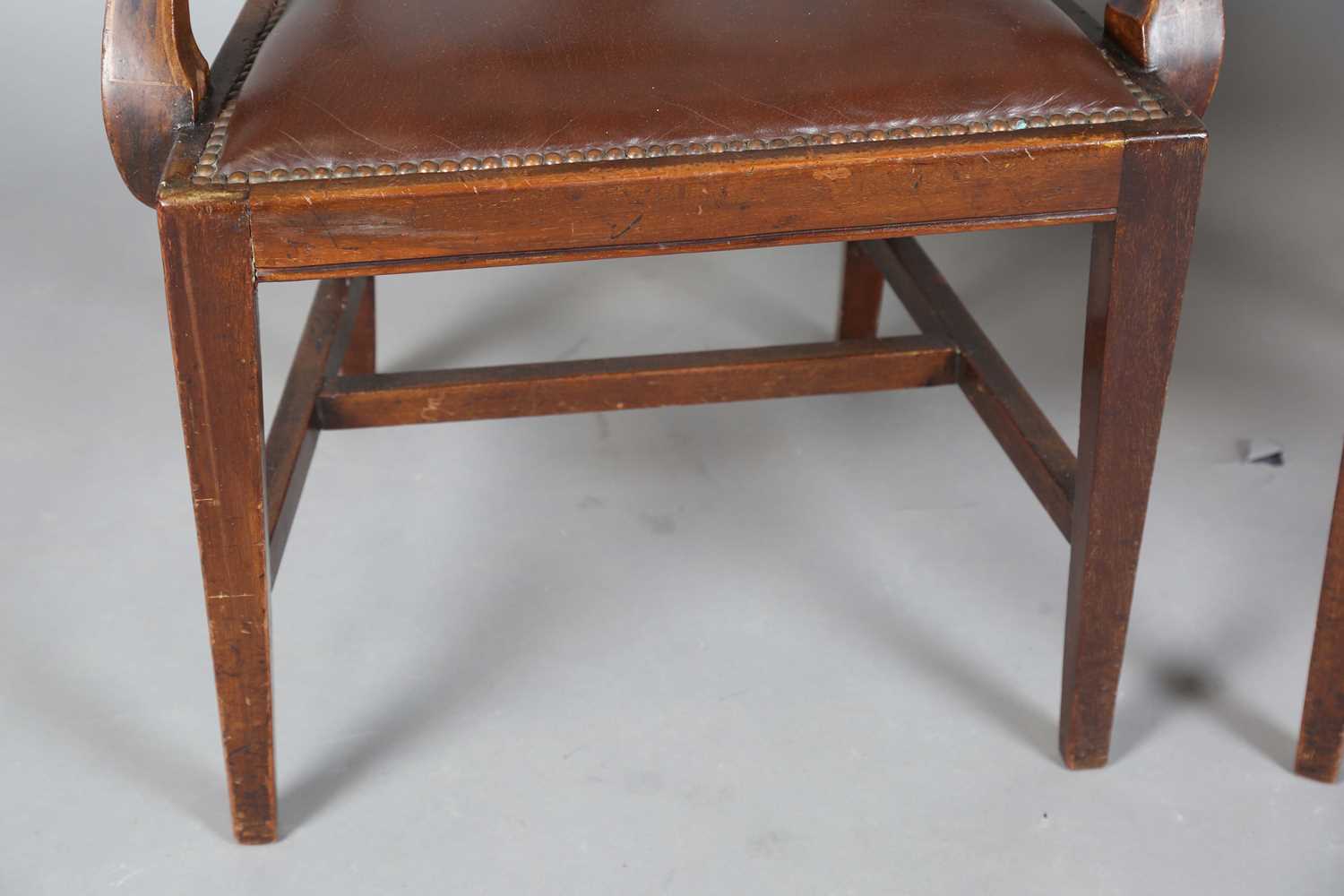 A set of eight Edwardian mahogany pierced splat back dining chairs, the backs inlaid with scallop - Image 6 of 32