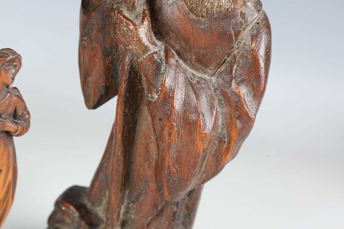 A Continental carved wooden figure of a saint, 16th/17th century, modelled holding a staff, length - Bild 6 aus 15