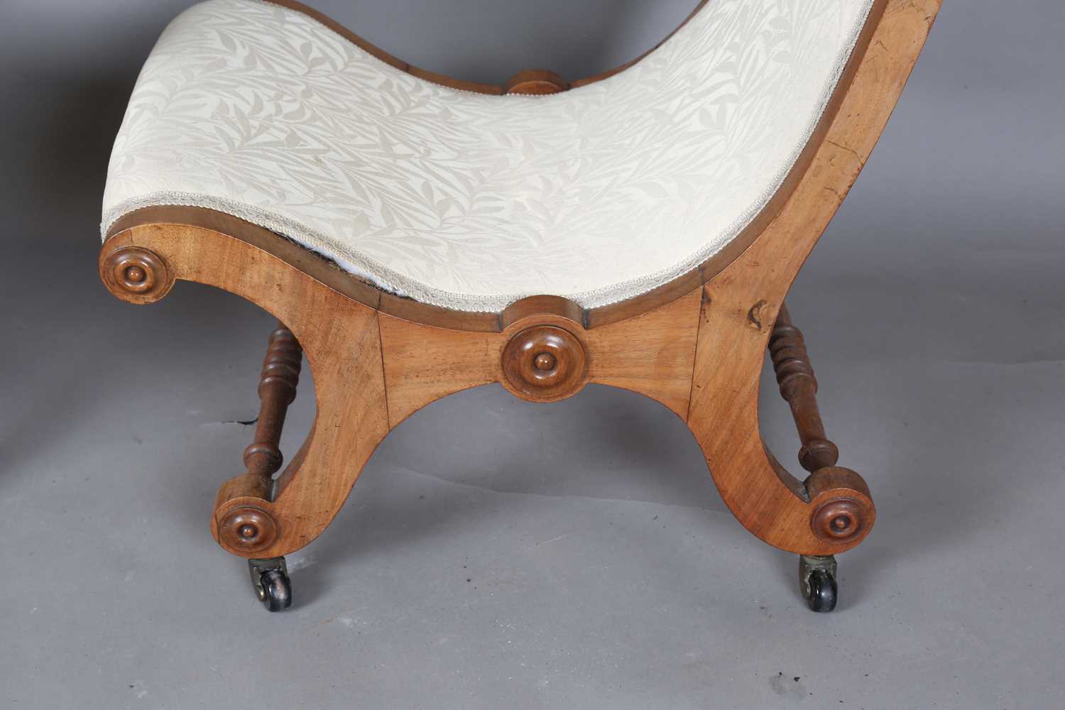 A Victorian walnut showframe balloon back salon chair, upholstered in cream damask, height 86cm, - Image 11 of 14