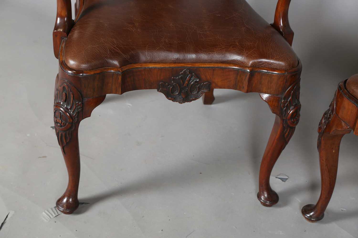 A pair of early 20th century Queen Anne style walnut vase back elbow chairs with brown leather - Image 7 of 19