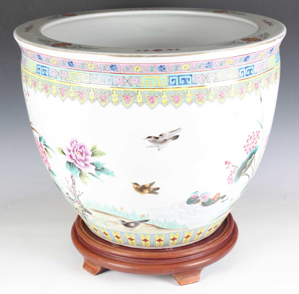 A large Chinese porcelain jardinière stand, painted with birds and flowers, height 44cm, diameter - Image 9 of 16