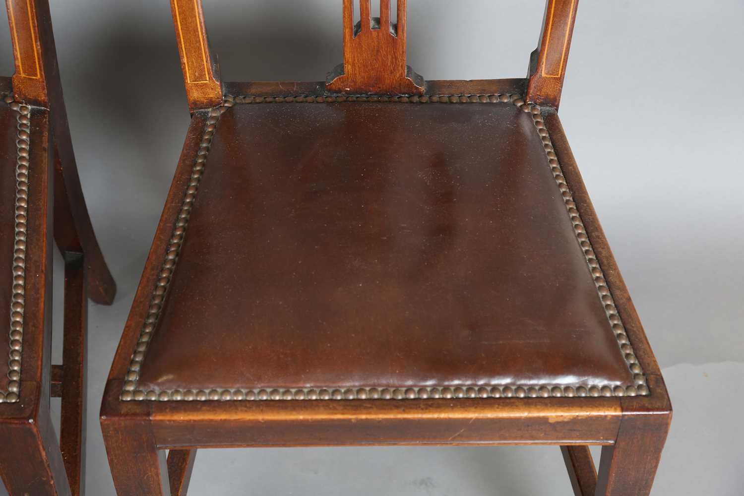 A set of eight Edwardian mahogany pierced splat back dining chairs, the backs inlaid with scallop - Image 15 of 32