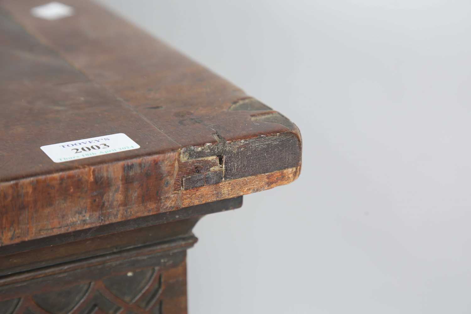 A George III mahogany serving table, the crossbanded top above a blind fretwork frieze, on channel - Image 5 of 10