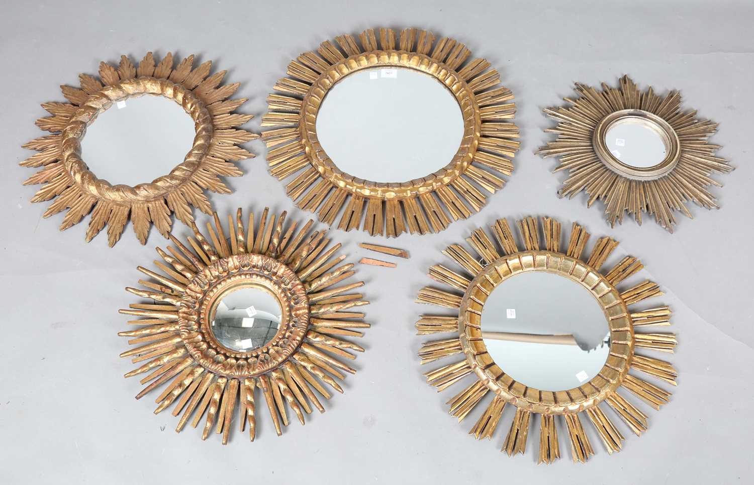 A 20th century Continental giltwood circular wall mirror with sunburst frame, diameter 61cm,