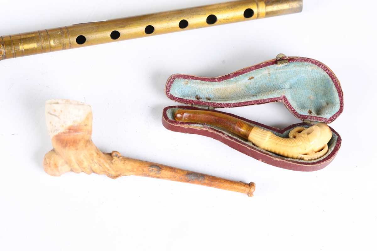 A mixed group of collectors' items, including an early 20th century metal doll's pram, length - Bild 4 aus 11