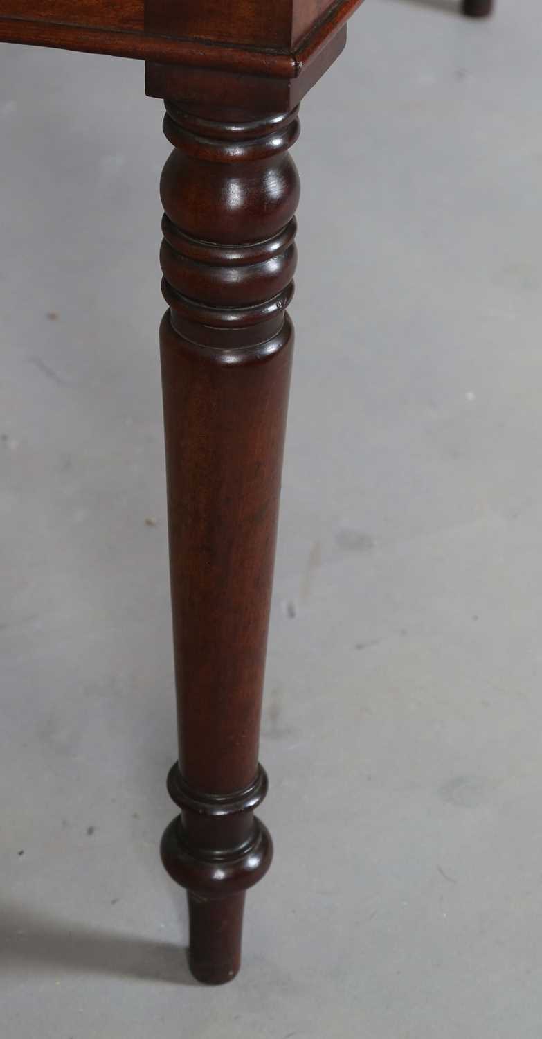 An early Victorian mahogany bowfront kneehole dressing table, fitted with three frieze drawers, - Image 4 of 7