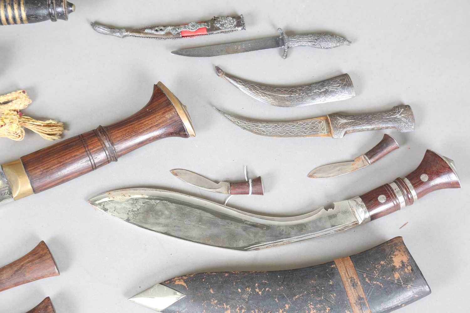 A collection of edged weapons, including a Bundeswehr MI211 military combat knife with single- - Image 8 of 9