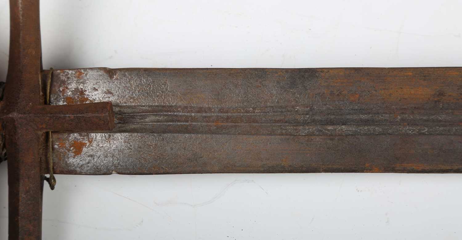 An unusual 19th century Sudanese Mahdist kaskara sword with double-edged fullered blade, blade - Image 10 of 29