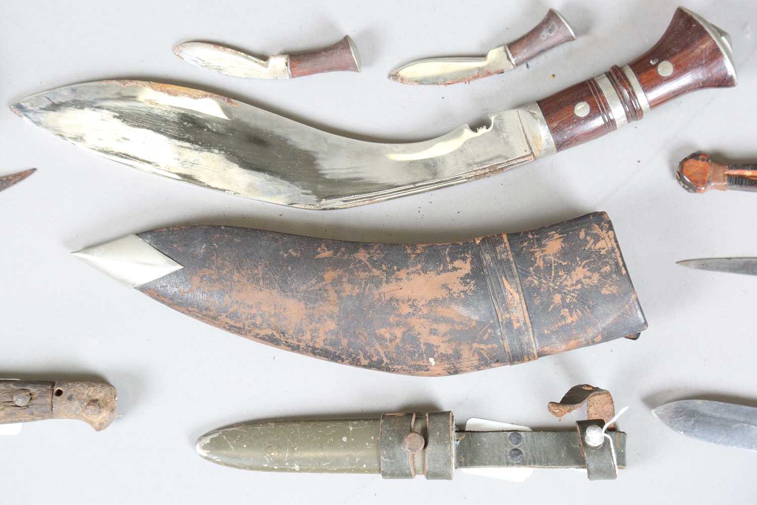 A collection of edged weapons, including a Bundeswehr MI211 military combat knife with single- - Image 3 of 9