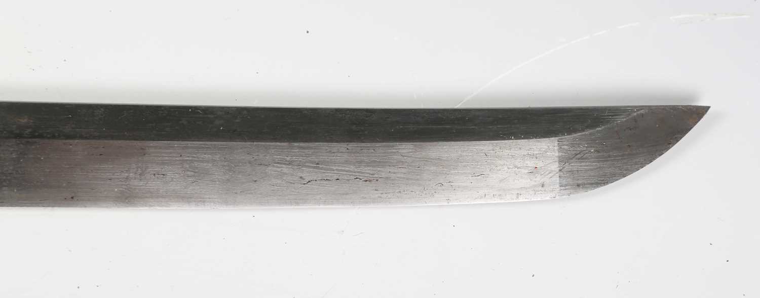 A Second World War period Japanese NCO's katana with curved single-edged blade, blade length 56cm, - Image 6 of 11