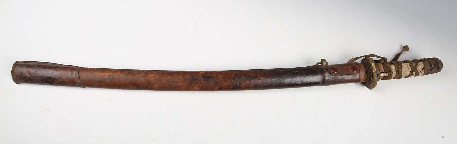 A Second World War period Japanese katana with curved single-edged blade, blade length 68cm, the - Image 14 of 14