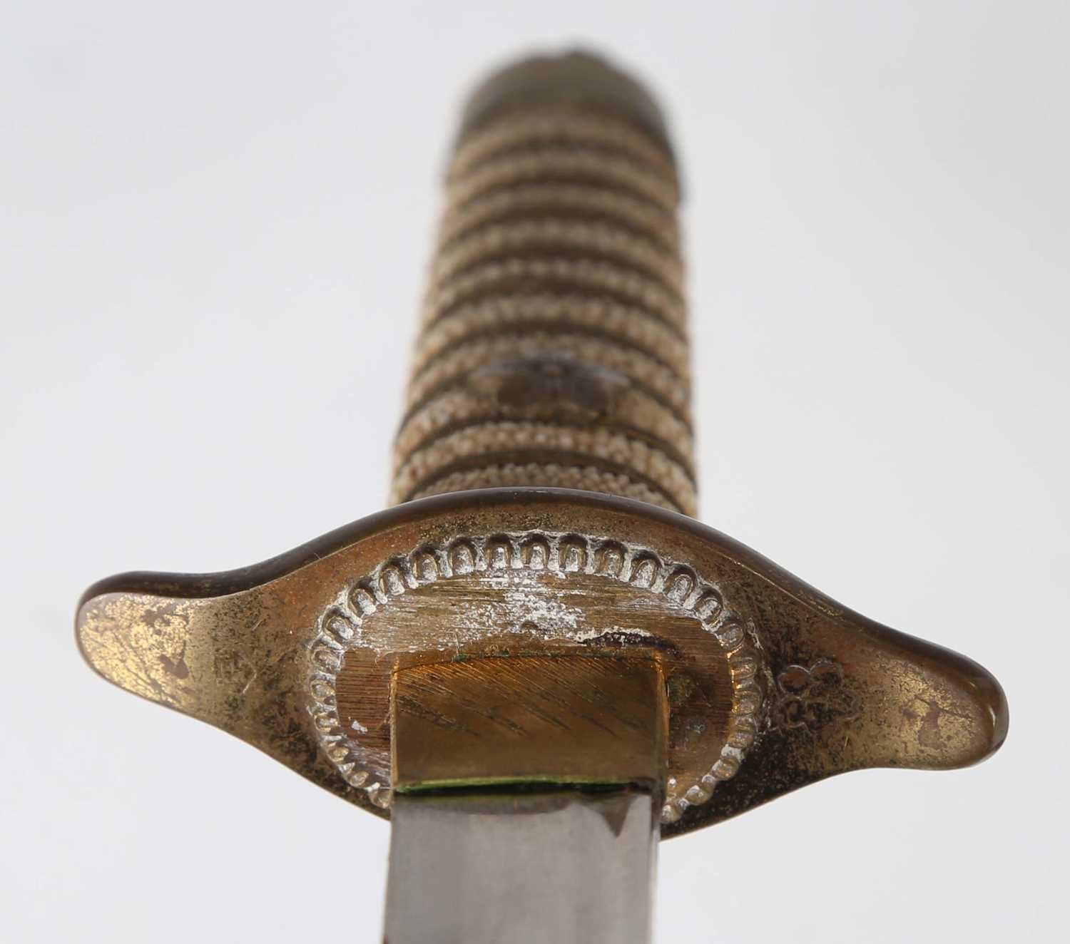 A Second World War period Japanese naval officer's dagger with straight single-edged blade, blade - Image 4 of 5