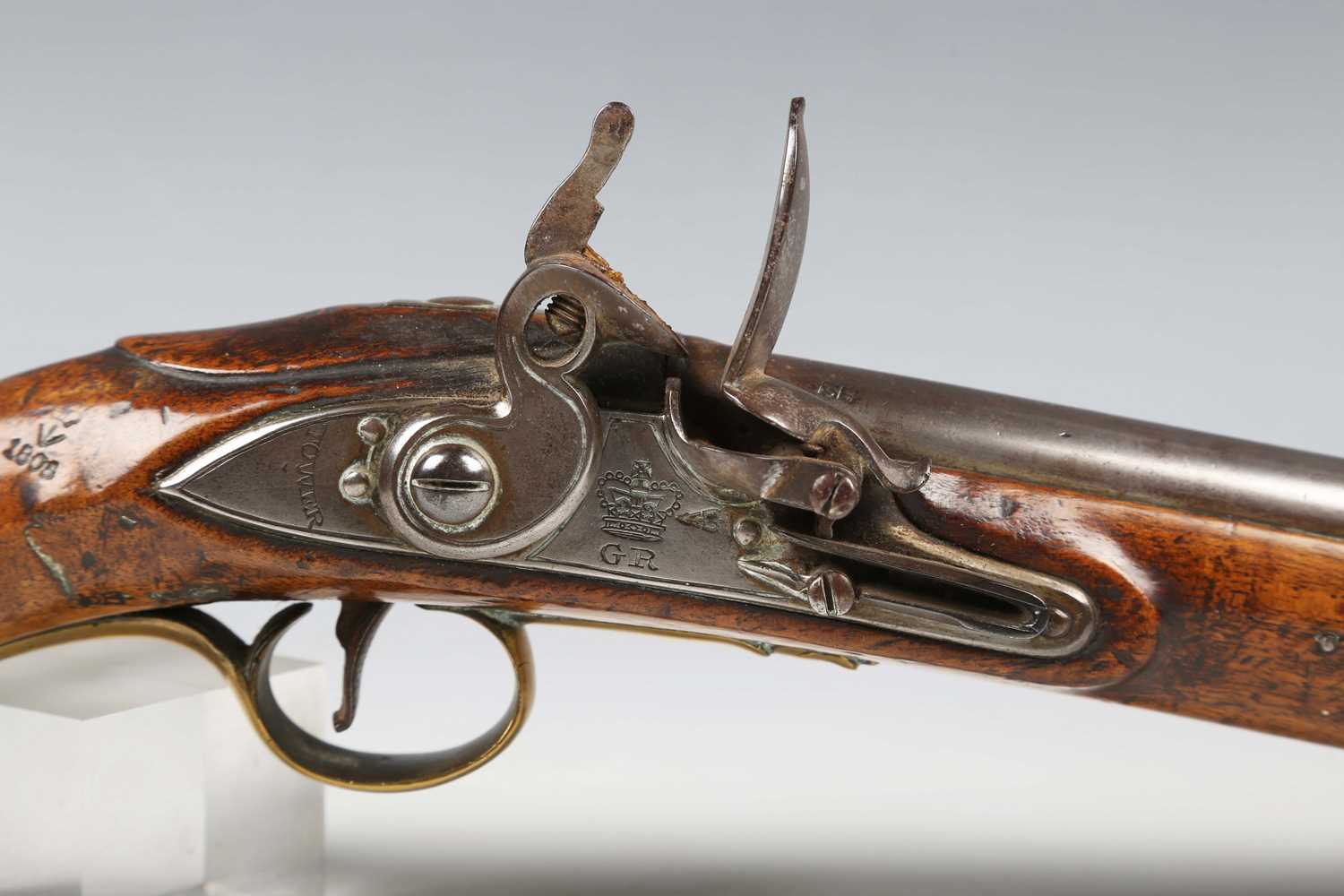 A George III British military sea service flintlock pistol with round barrel, barrel length 30. - Image 8 of 16