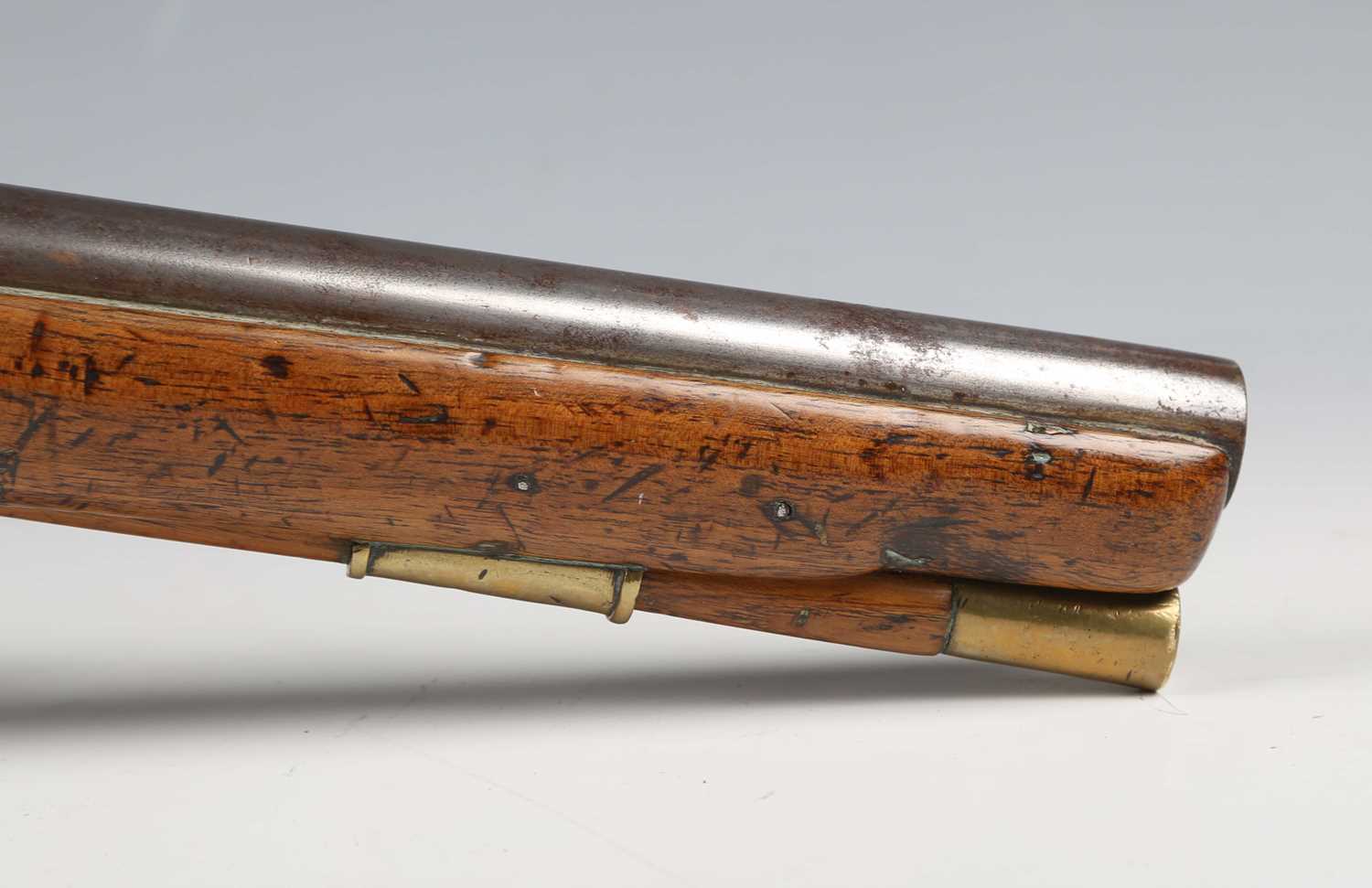 A George III British military sea service flintlock pistol with round barrel, barrel length 30. - Image 10 of 16